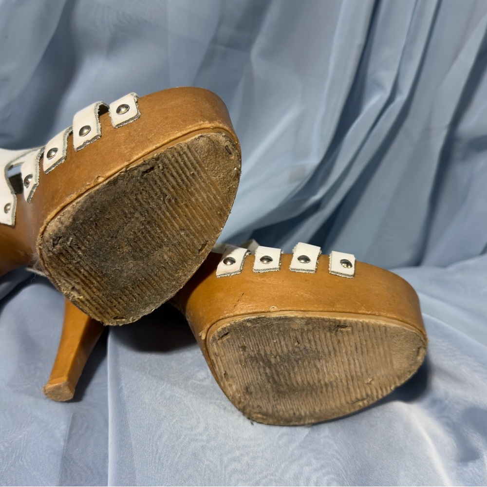 Bakers Italy White Leather Woodlike Platform Strappy Studded Heels - Picture 5 of 5